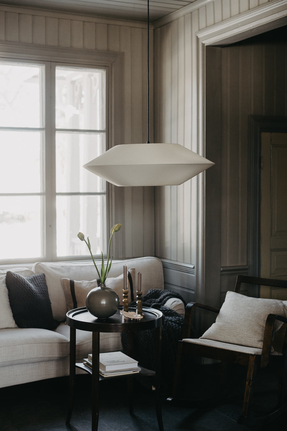 Pollux D75 plisserad off-white taklampa, miljöbild